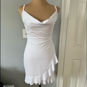 New Boohoo white Cowl Neck Ruffle dress. Size 6.